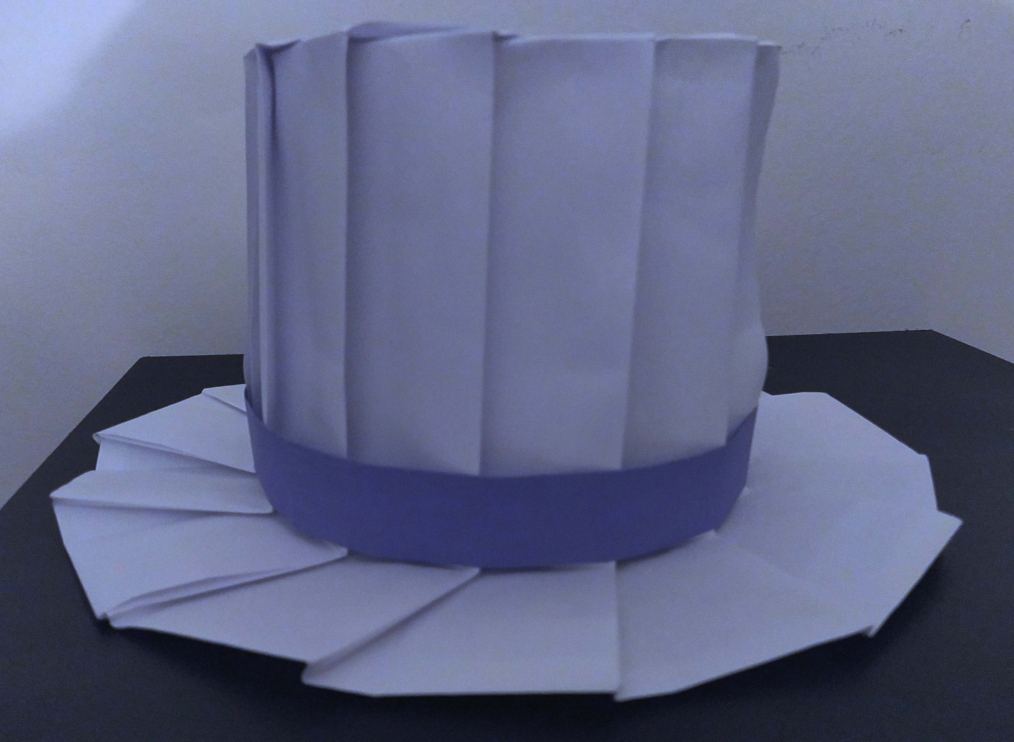 an tetradecagon origami hat